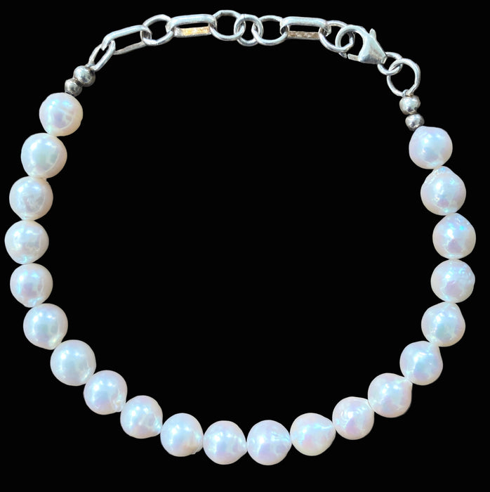 Essential Pearl Bracelet