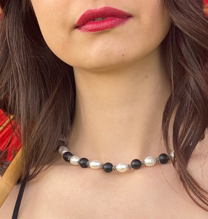 Black & White Pearl Collar Necklace